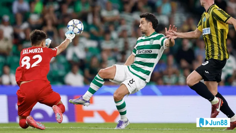 Cầu thủ Napoli vượt qua quả phạt đền từ Sporting CP trong trận đấu Cầu thủ Napoli vượt qua quả phạt đền từ Sporting CP trong trận đấu