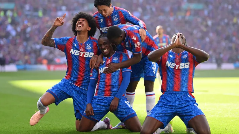 Trận đấu bóng đá giữa Crystal Palace và Trận đấu bóng đá giữa Crystal Palace và
