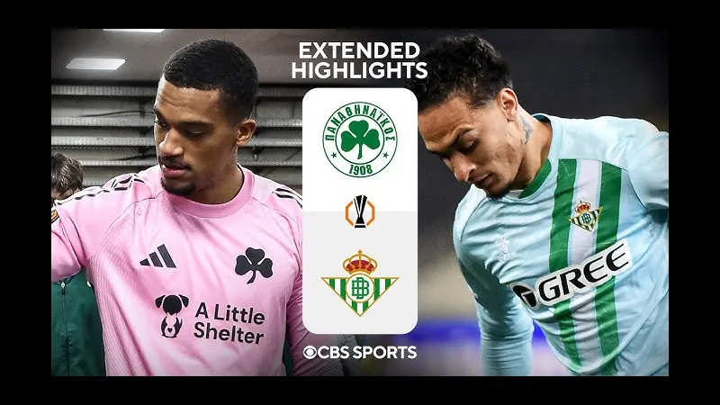 Cầu thủ Real Betis và Panathinaikos tranh chấp bóng trên sân Cầu thủ Real Betis và Panathinaikos tranh chấp bóng trên sân