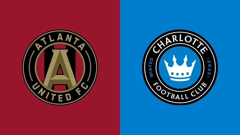 Cầu thủ Charlotte và Atlanta United đối diện nhau trên sân cỏ Cầu thủ Charlotte và Atlanta United đối diện nhau trên sân cỏ