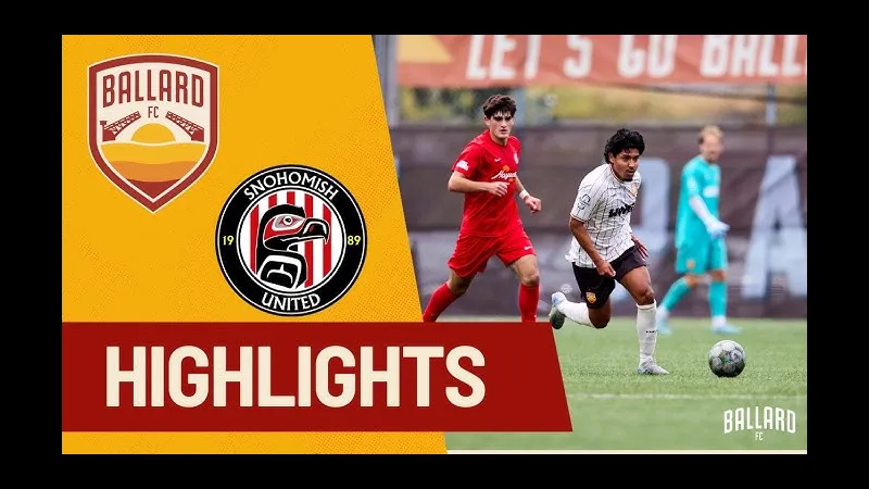 Cầu thủ từ đội Snohomish United đang nỗ lực giữ bóng khỏi sự can thiệp của đối phương Cầu thủ từ đội Snohomish United đang nỗ lực giữ bóng khỏi sự can thiệp của đối phương