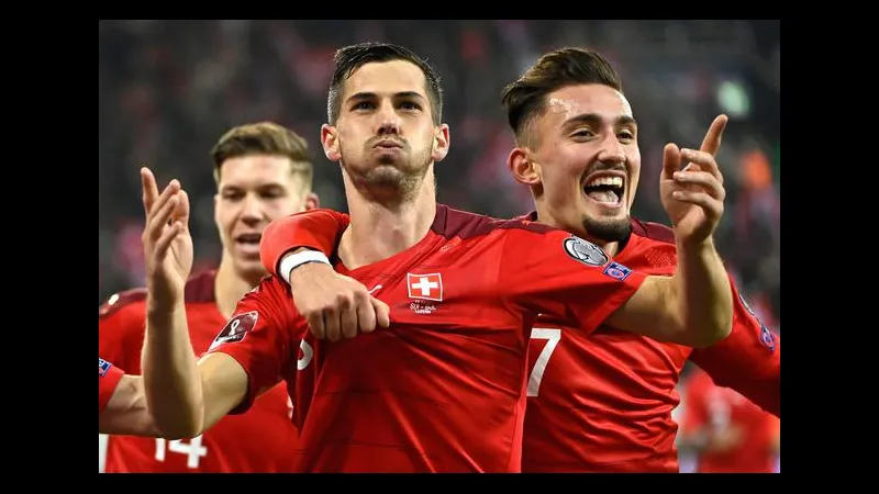 Cầu thủ Thụy Sĩ chuyền bóng chính xác trong trận đấu với Argentina Cầu thủ Thụy Sĩ chuyền bóng chính xác trong trận đấu với Argentina